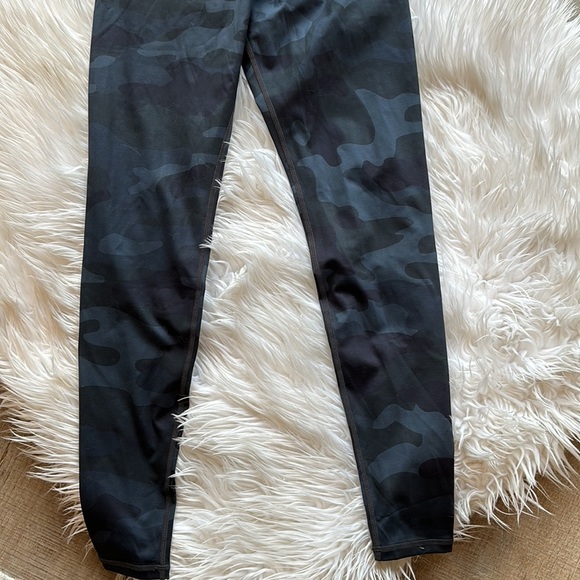Glyder Smoke Camo Sultry High Rise Legging Size Small - Picture 5 of 15